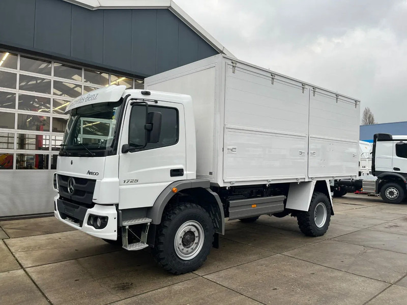 Mercedes-Benz Atego 1725 A 4x4 Service Truck - Teherautó: 1 kép. Mercedes-Benz Atego 1725 A 4x4 Service Truck - Teherautó: 1 kép.