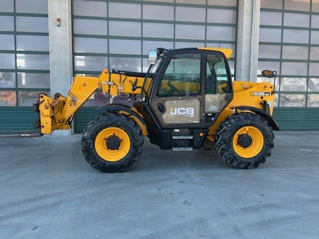 JCB 535-95 Turbo Powershift - Gumikerekes homlokrakodó: 1 kép. JCB 535-95 Turbo Powershift - Gumikerekes homlokrakodó: 1 kép.
