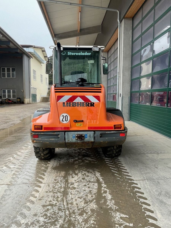 Liebherr L510 - Gumikerekes homlokrakodó: 4 kép. Liebherr L510 - Gumikerekes homlokrakodó: 4 kép.