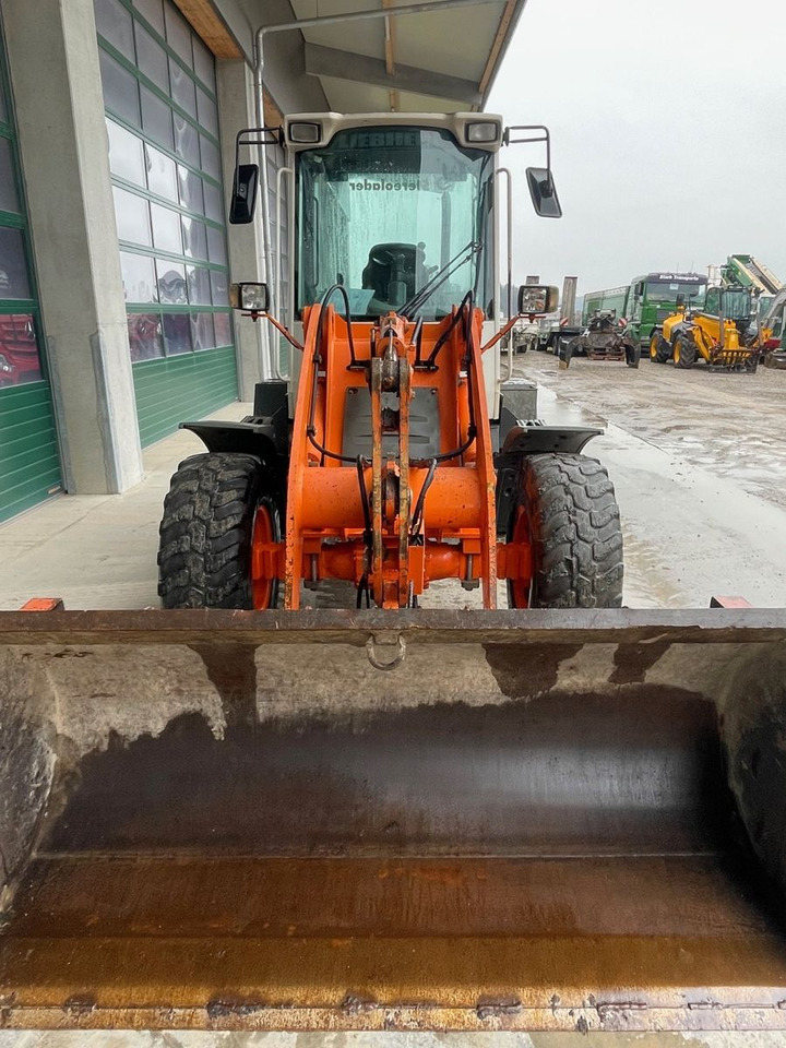 Liebherr L510 - Gumikerekes homlokrakodó: 5 kép. Liebherr L510 - Gumikerekes homlokrakodó: 5 kép.