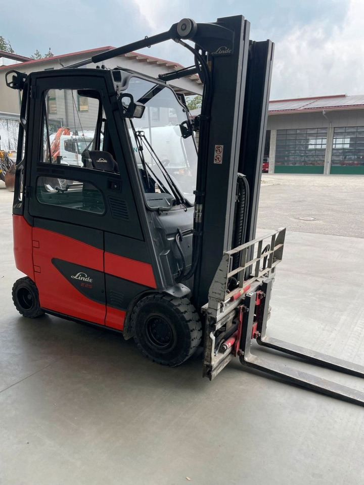 Linde E25H-01 - Elektromos targonca: 5 kép. Linde E25H-01 - Elektromos targonca: 5 kép.