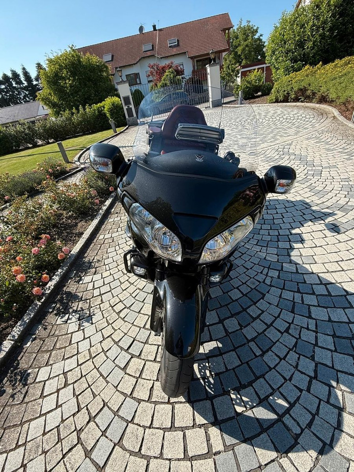 Honda GL1800 SC47*Krossline*Audio*Wilbers*SR Racing - Motorkerékpár: 2 kép. Honda GL1800 SC47*Krossline*Audio*Wilbers*SR Racing - Motorkerékpár: 2 kép.