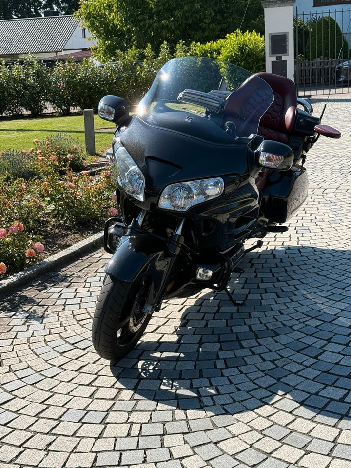 Honda GL1800 SC47*Krossline*Audio*Wilbers*SR Racing - Motorkerékpár: 1 kép. Honda GL1800 SC47*Krossline*Audio*Wilbers*SR Racing - Motorkerékpár: 1 kép.