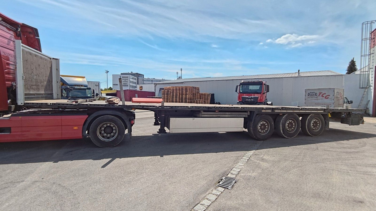 Krone SD*Pritsche beschädigt* - Platós félpótkocsi: 2 kép. Krone SD*Pritsche beschädigt* - Platós félpótkocsi: 2 kép.
