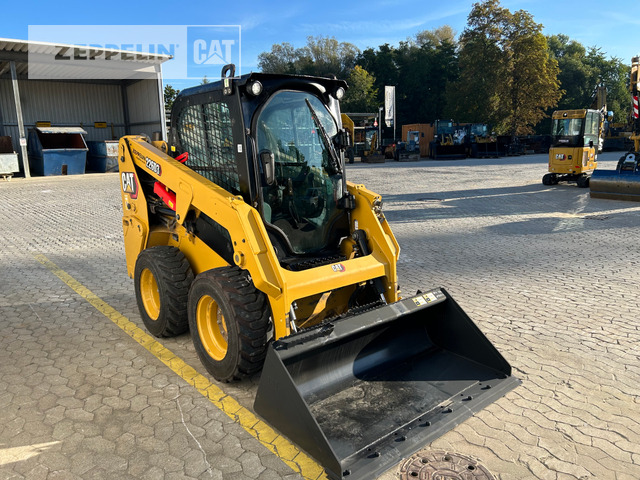 Cat 226D - Mini homlokrakodó: 1 kép. Cat 226D - Mini homlokrakodó: 1 kép.