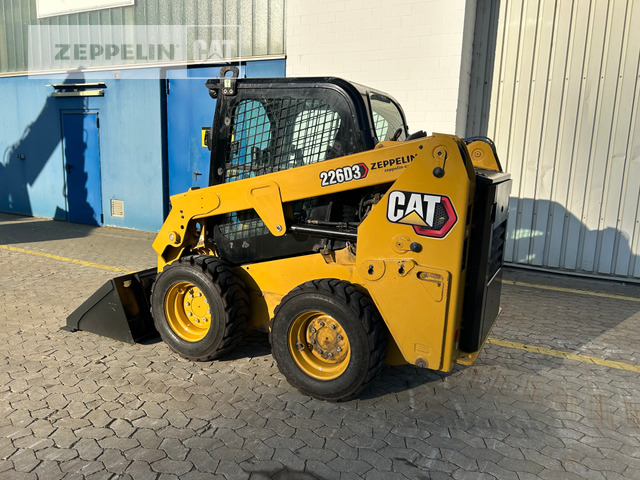 Cat 226D - Mini homlokrakodó: 2 kép. Cat 226D - Mini homlokrakodó: 2 kép.