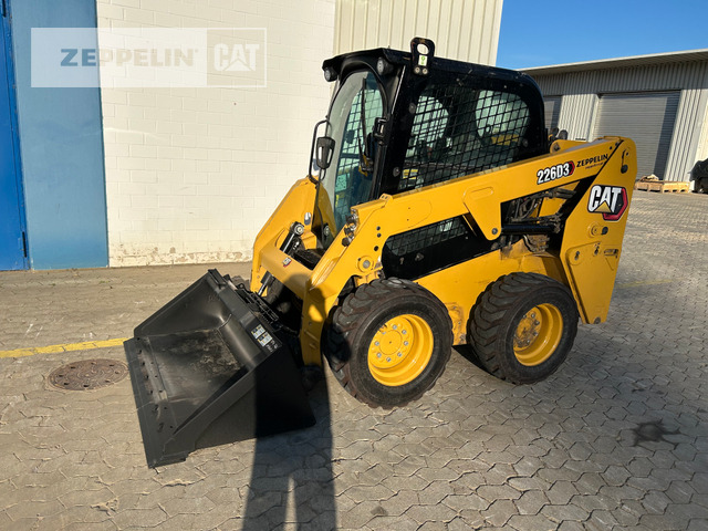 Cat 226D - Mini homlokrakodó: 4 kép. Cat 226D - Mini homlokrakodó: 4 kép.
