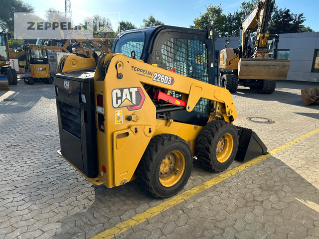 Cat 226D - Mini homlokrakodó: 3 kép. Cat 226D - Mini homlokrakodó: 3 kép.