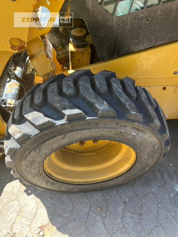Cat 236D - Mini homlokrakodó: 4 kép. Cat 236D - Mini homlokrakodó: 4 kép.