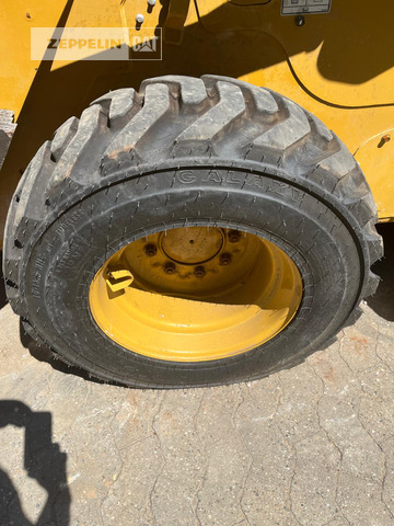 Cat 236D - Mini homlokrakodó: 3 kép. Cat 236D - Mini homlokrakodó: 3 kép.