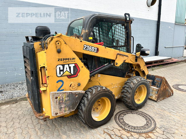 Cat 236D - Mini homlokrakodó: 3 kép. Cat 236D - Mini homlokrakodó: 3 kép.