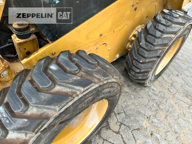Cat 236D lízing Cat 236D: 8 kép.