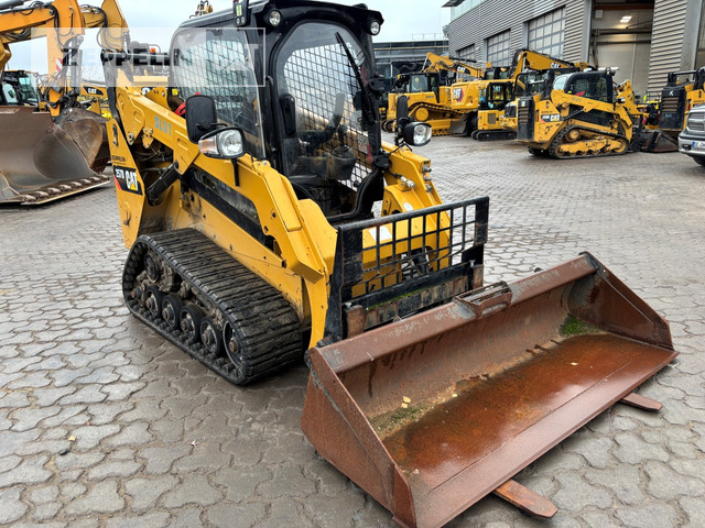 Cat 257D - Mini homlokrakodó: 2 kép. Cat 257D - Mini homlokrakodó: 2 kép.