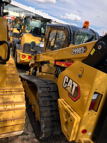 Cat 299DXHP - Mini homlokrakodó: 3 kép. Cat 299DXHP - Mini homlokrakodó: 3 kép.