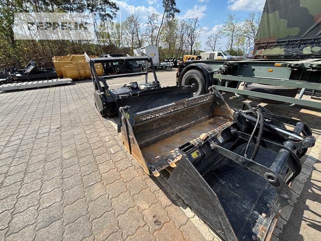 Cat 299DXHP - Mini homlokrakodó: 4 kép. Cat 299DXHP - Mini homlokrakodó: 4 kép.