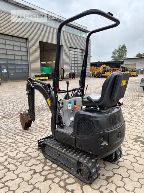 Cat 300.9D - Minikotró: 3 kép. Cat 300.9D - Minikotró: 3 kép.