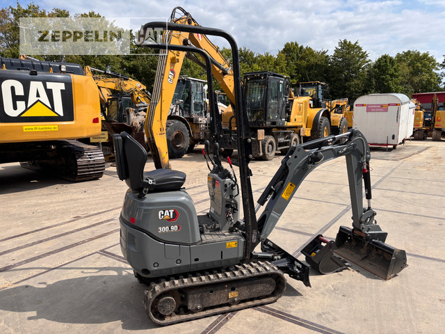 Cat 300.9D - Minikotró: 3 kép. Cat 300.9D - Minikotró: 3 kép.