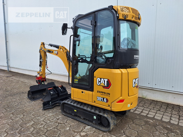 Cat 301.6-05A - Minikotró: 2 kép. Cat 301.6-05A - Minikotró: 2 kép.