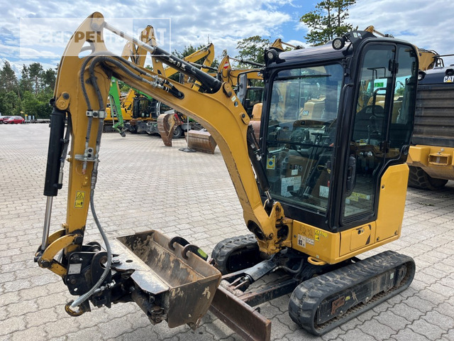 Cat 301.8-05A - Minikotró: 1 kép. Cat 301.8-05A - Minikotró: 1 kép.