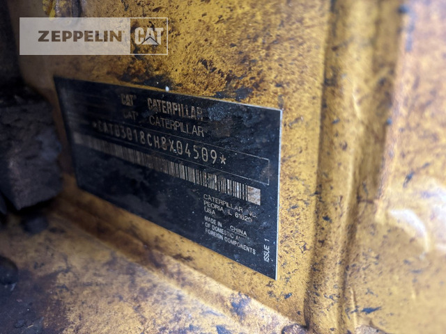 Cat 301.8-05A - Minikotró: 2 kép. Cat 301.8-05A - Minikotró: 2 kép.