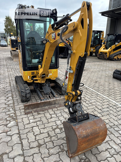 Cat 301.8-05A - Minikotró: 2 kép. Cat 301.8-05A - Minikotró: 2 kép.