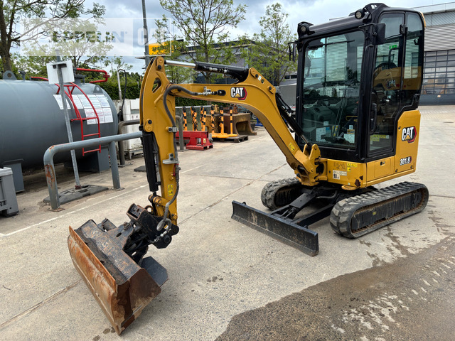 Cat 301.8-05A - Minikotró: 2 kép. Cat 301.8-05A - Minikotró: 2 kép.