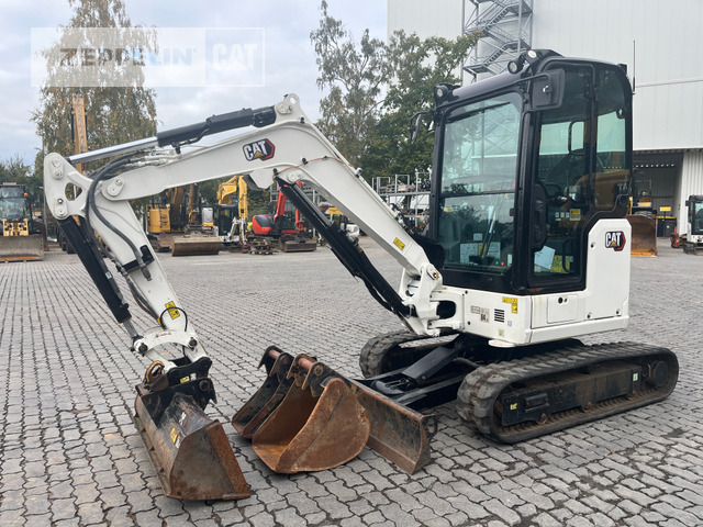 Cat 302.7CR-07 - Minikotró: 1 kép. Cat 302.7CR-07 - Minikotró: 1 kép.