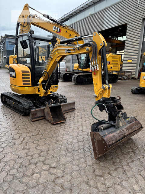 Cat 302.7D - Minikotró: 2 kép. Cat 302.7D - Minikotró: 2 kép.