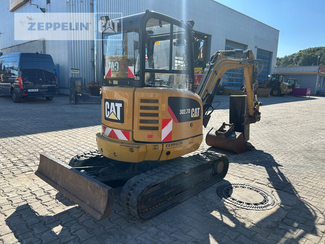 Cat 302.7D - Minikotró: 3 kép. Cat 302.7D - Minikotró: 3 kép.