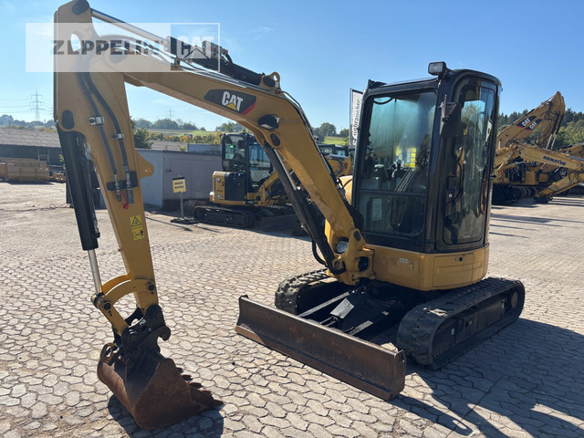Cat 303.5ECR - Minikotró: 2 kép. Cat 303.5ECR - Minikotró: 2 kép.