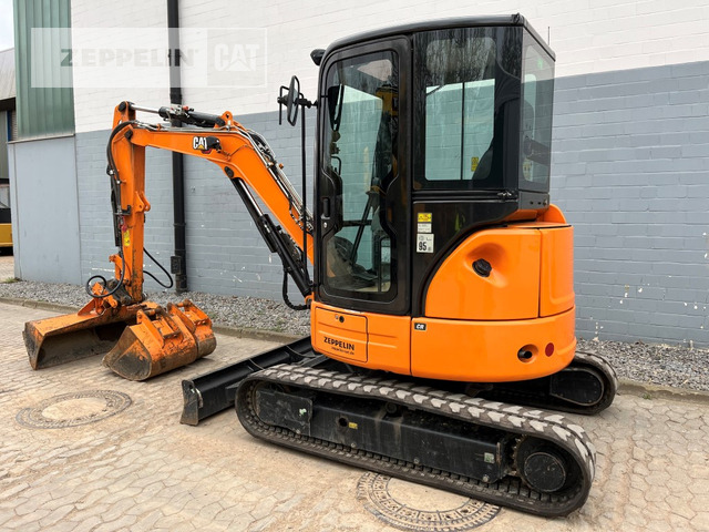 Cat 303.5ECR - Minikotró: 3 kép. Cat 303.5ECR - Minikotró: 3 kép.