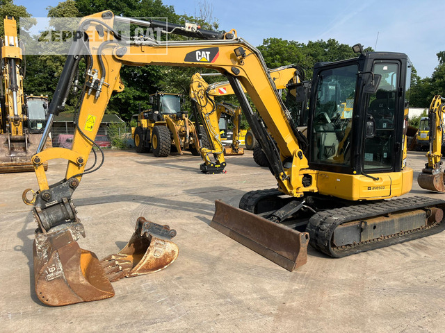 Cat 305ECR - Minikotró: 3 kép. Cat 305ECR - Minikotró: 3 kép.