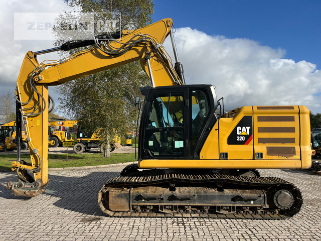 Cat 320-07A - Lánctalpas kotró: 2 kép. Cat 320-07A - Lánctalpas kotró: 2 kép.