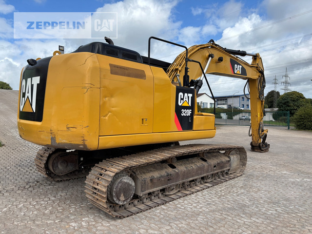 Cat 320FL - Lánctalpas kotró: 3 kép. Cat 320FL - Lánctalpas kotró: 3 kép.