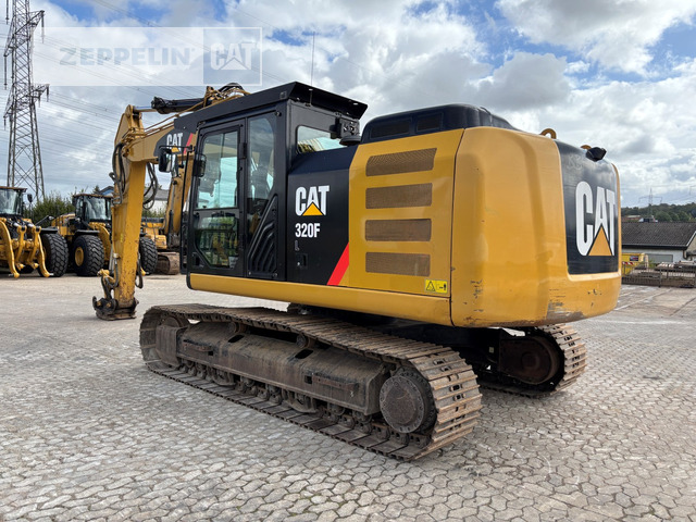 Cat 320FL - Lánctalpas kotró: 4 kép. Cat 320FL - Lánctalpas kotró: 4 kép.