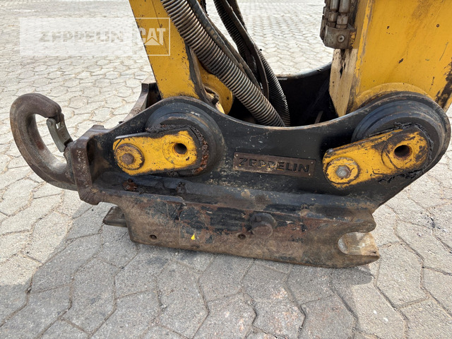 Cat 320FL - Lánctalpas kotró: 5 kép. Cat 320FL - Lánctalpas kotró: 5 kép.