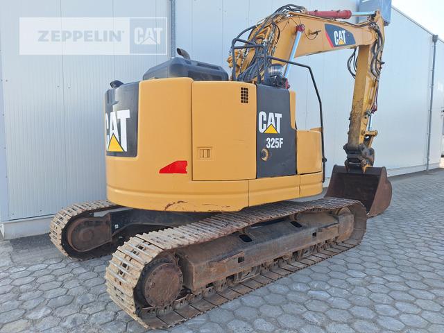 Cat 325FL - Lánctalpas kotró: 3 kép. Cat 325FL - Lánctalpas kotró: 3 kép.