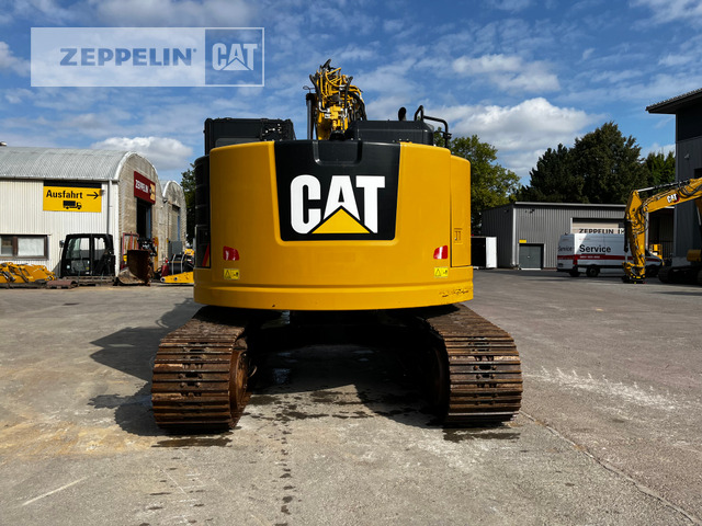 Cat 325FL - Lánctalpas kotró: 3 kép. Cat 325FL - Lánctalpas kotró: 3 kép.