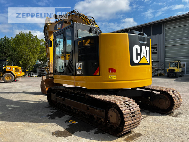 Cat 325FL - Lánctalpas kotró: 2 kép. Cat 325FL - Lánctalpas kotró: 2 kép.