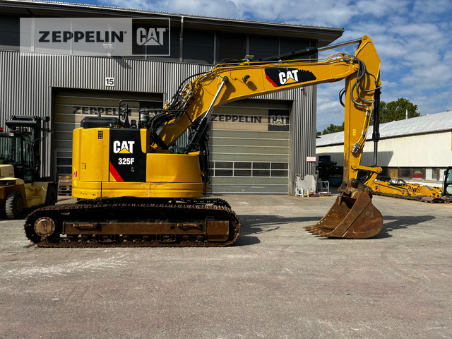 Cat 325FL - Lánctalpas kotró: 5 kép. Cat 325FL - Lánctalpas kotró: 5 kép.