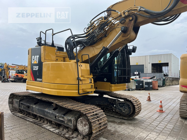 Cat 325FL - Lánctalpas kotró: 2 kép. Cat 325FL - Lánctalpas kotró: 2 kép.