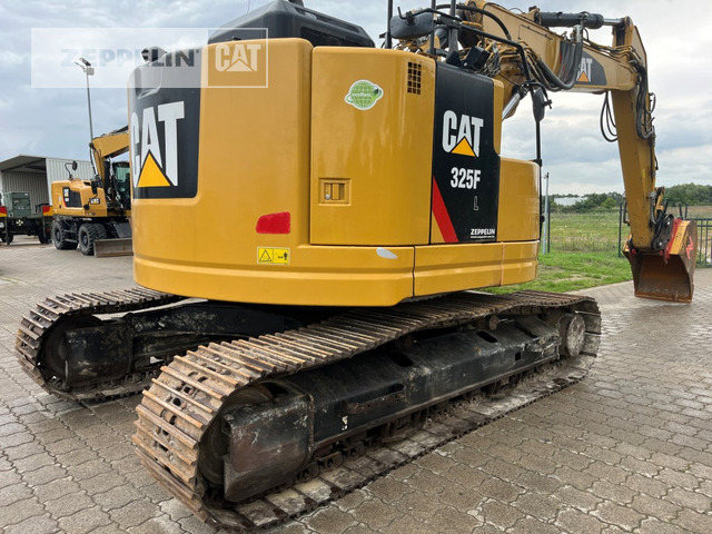 Cat 325FL - Lánctalpas kotró: 3 kép. Cat 325FL - Lánctalpas kotró: 3 kép.