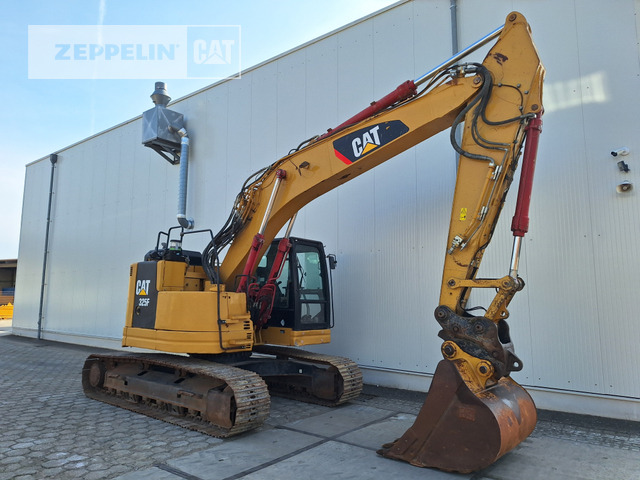 Cat 325FL - Lánctalpas kotró: 4 kép. Cat 325FL - Lánctalpas kotró: 4 kép.