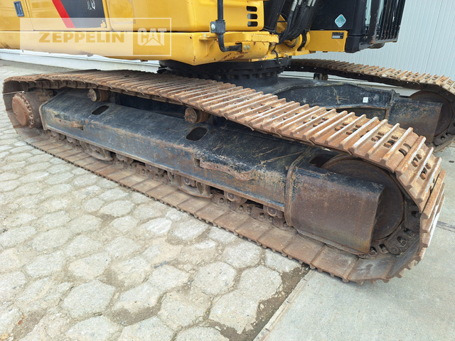 Lánctalpas kotró Cat 326FLN: 7 kép.