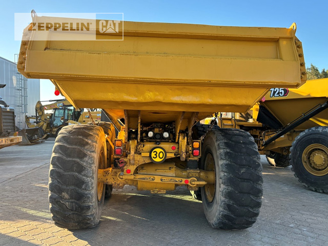 Cat 725-04A - Csuklós dömper: 5 kép. Cat 725-04A - Csuklós dömper: 5 kép.