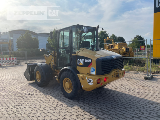Cat 906M - Gumikerekes homlokrakodó: 3 kép. Cat 906M - Gumikerekes homlokrakodó: 3 kép.