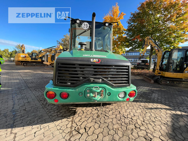 Cat 906M - Gumikerekes homlokrakodó: 4 kép. Cat 906M - Gumikerekes homlokrakodó: 4 kép.