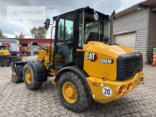 Cat 906M - Gumikerekes homlokrakodó: 5 kép. Cat 906M - Gumikerekes homlokrakodó: 5 kép.
