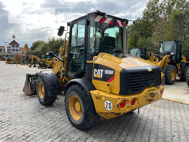 Cat 908M - Gumikerekes homlokrakodó: 4 kép. Cat 908M - Gumikerekes homlokrakodó: 4 kép.