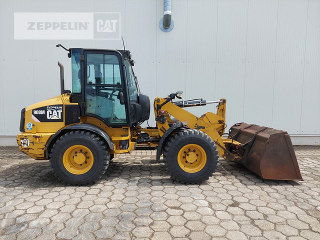 Cat 908M - Gumikerekes homlokrakodó: 5 kép. Cat 908M - Gumikerekes homlokrakodó: 5 kép.